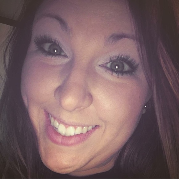 Meet Your Posher! - Picture 2 of 4